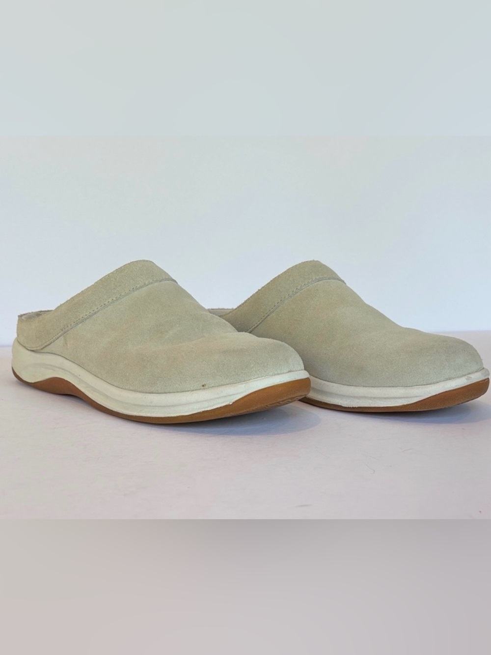 Lands’ End Beige / Greige Suede Slip-On Mules Sneakers Loafers Clogs. Size 7.5